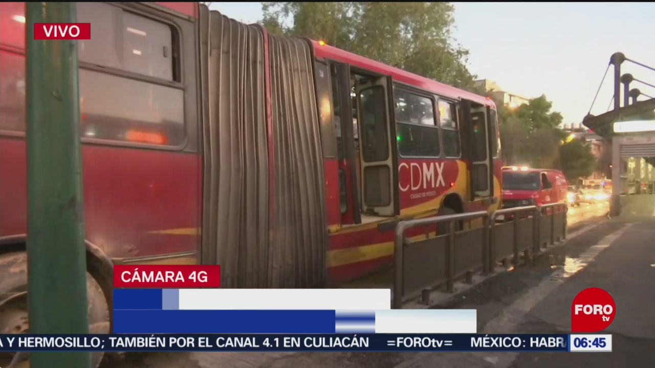 Se incendia Metrobús en avenida Insurgentes en CDMX