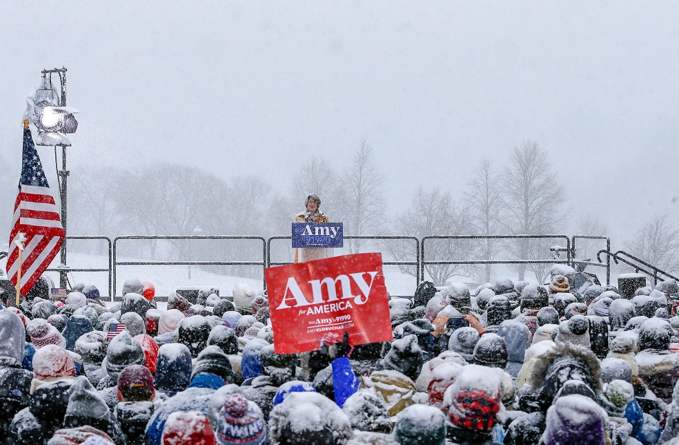 Foto: La senadora estadounidense Amy Klobuchar declara su candidatura para la nominación presidencial demócrata en 2020 en Minneapolis, Minnesota, 10 de febrero de 2019 (Reuters)