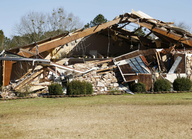 FOTO Tornado azota Columbus, Mississippi; hay un muerto 23 febrero 2019 AP