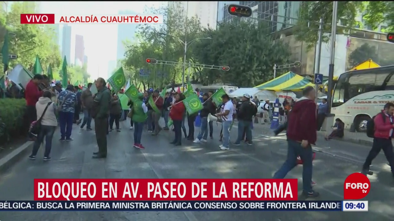 Trabajadores agrícolas bloquean Paseo de la Reforma