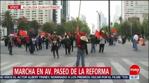 Trabajadores marchan sobre Reforma, CDMX, por aumento salarial