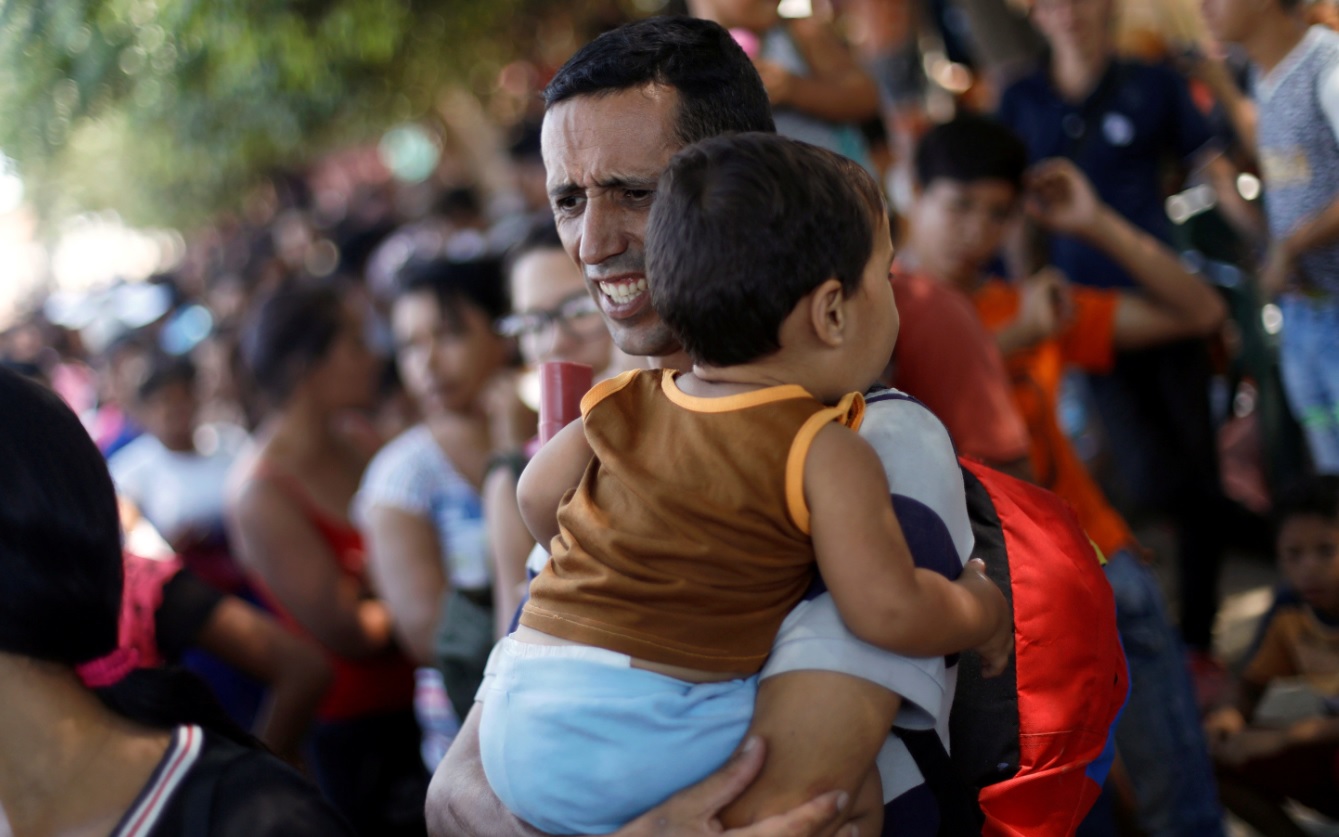 Venezolanos suplican ayuda humanitaria y esperan reapertura de la frontera en Cúcuta
