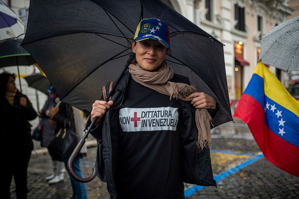 Foto: Una mujer venezolana muestra su apoyo a Juan Guaidó, 2 febrero 2019