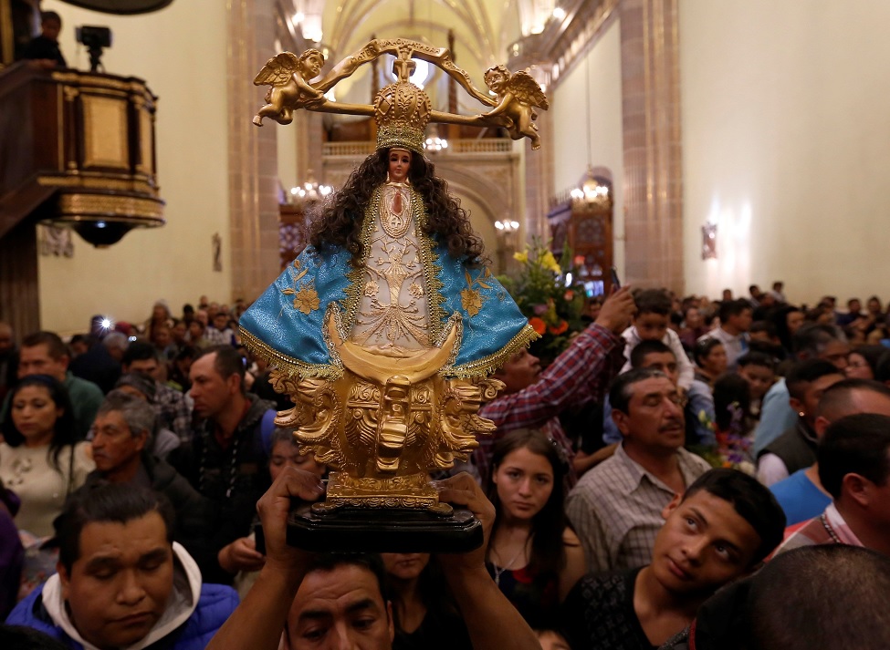 Foto: Católicos participan en la peregrinación de la virgen de la Candelaria, en la Basílica de San Juan de los Lagos, Jalisco, febrero 2 de 2019 (EFE)