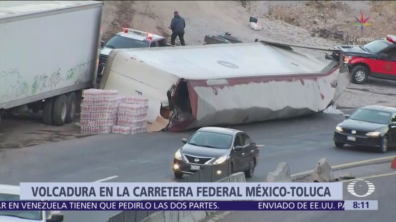 Vuelca camión en la carretera México-Toluca