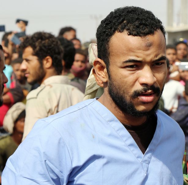 Wadah Refat, de 28 años, unos minutos antes de su ejecución pública (Reuters)