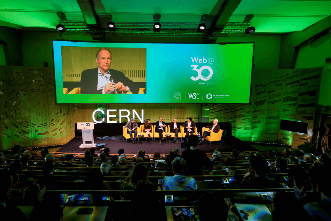 Foto: Tim Berners-Lee durante un evento en Suiza por el 30 aniversario de la creación de la World Wide Web, 12 de marzo de 2019, Ginebra