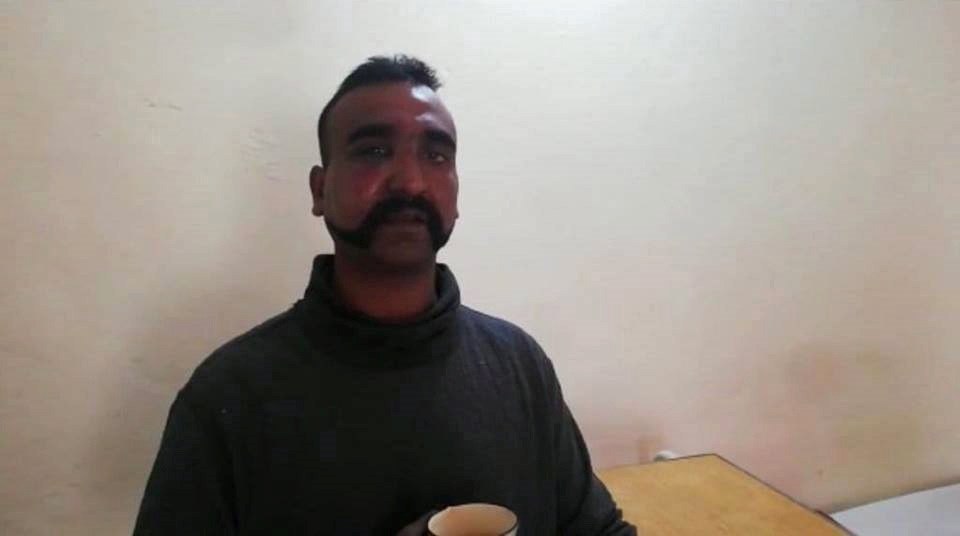 Pakistán libera al piloto indio capturado en Cachemira