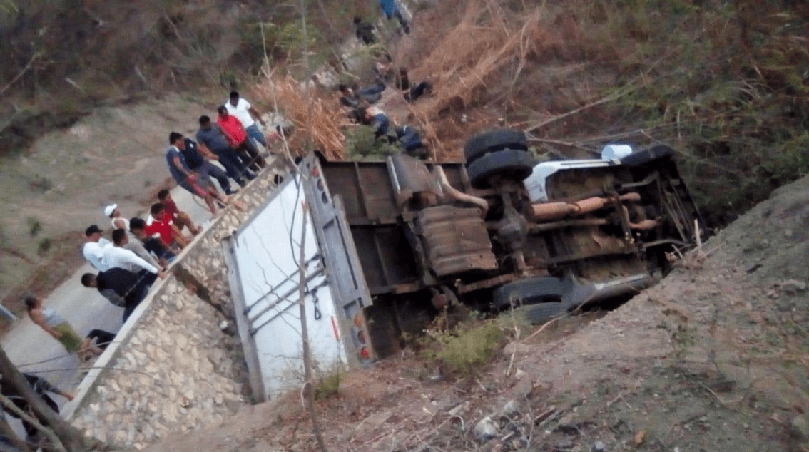 Foto: Autobús con migrantes centroamericanos accidentado en Chiapas, 7 de marzo de 2019, México 