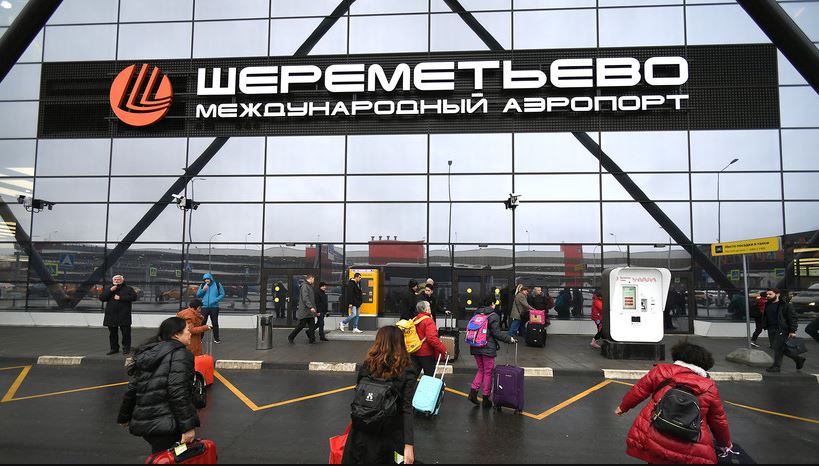 Autoridades aeroportuarias rusas decomisan mina a diplomático de EU; la traía en maleta