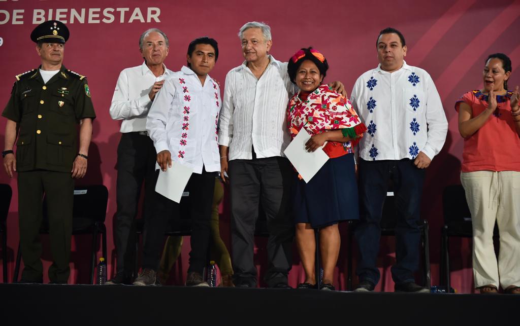 AMLO entrega apoyos sociales en Veracruz, Hidalgo y SLP