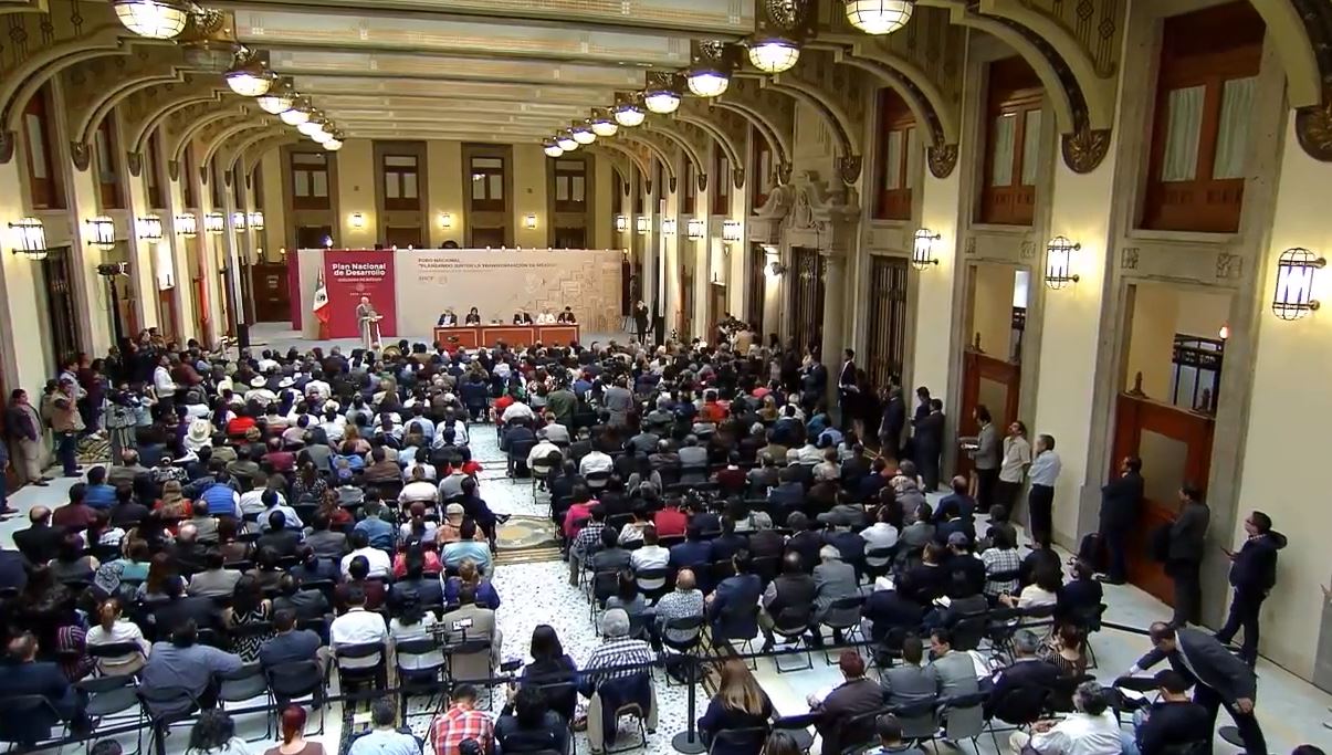 Foto: AMLO clausura desde Palacio Nacional los foros para el Plan Nacional de Desarrollo, el 17 de marzo de 2019 (Gobierno de México)