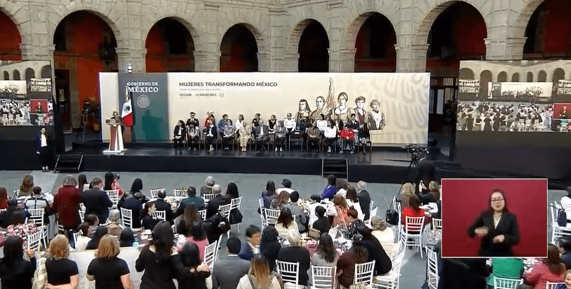 AMLO reúne a mujeres destacadas para celebrar el 8 de marzo en Palacio Nacional (YouTube)