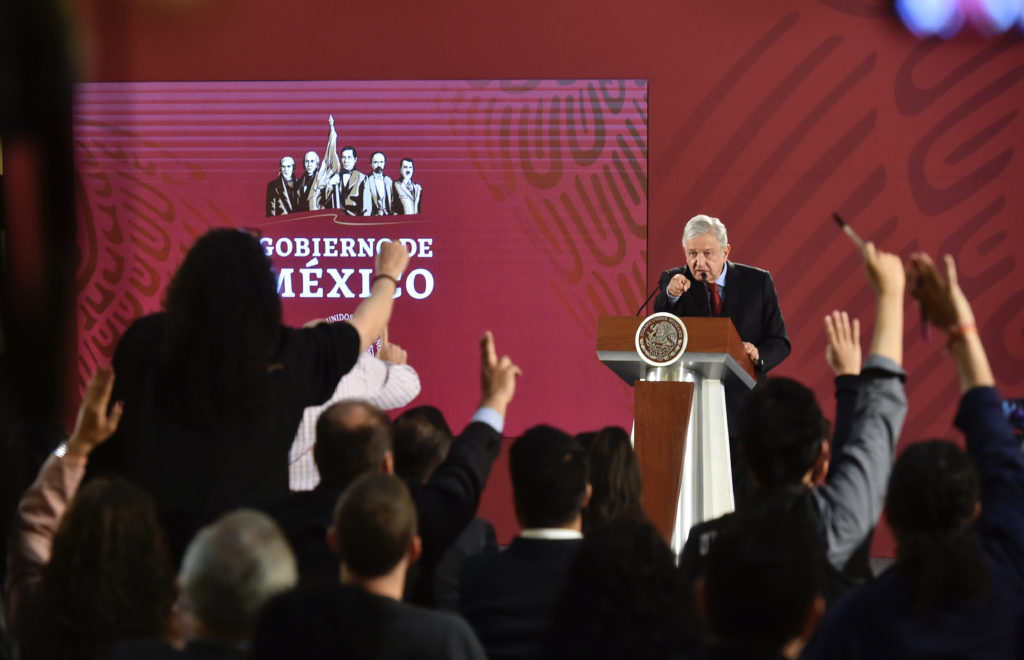 López Obrador pide tiempo para cumplir con compromisos