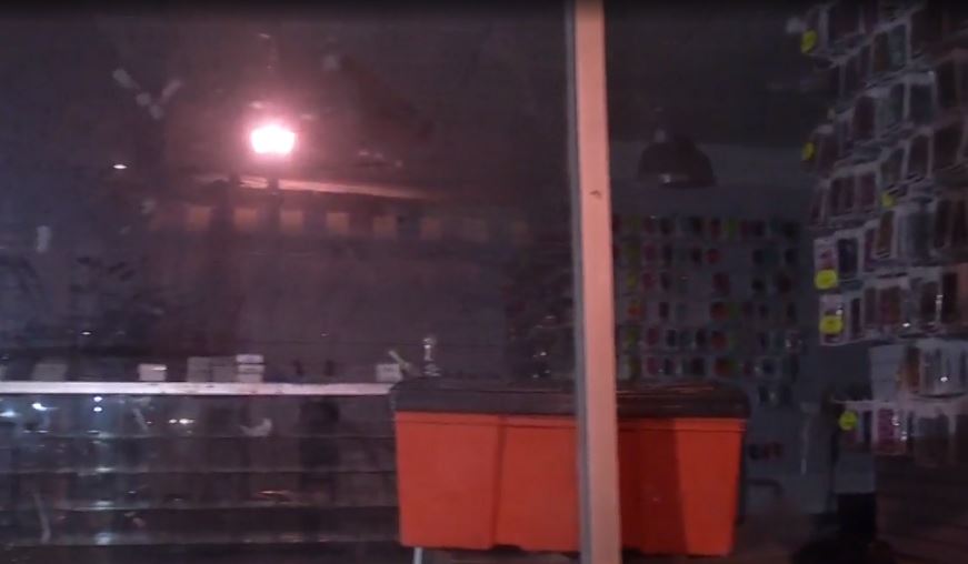 Asaltan tienda de celulares en la colonia Centro, CDMX; detienen a 4 personas