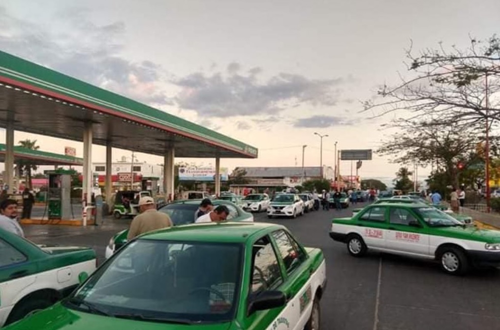 Foto: Bloqueos de transportistas en Oaxaca, 20 de marzo 2019. Twitter @diarioelfortin