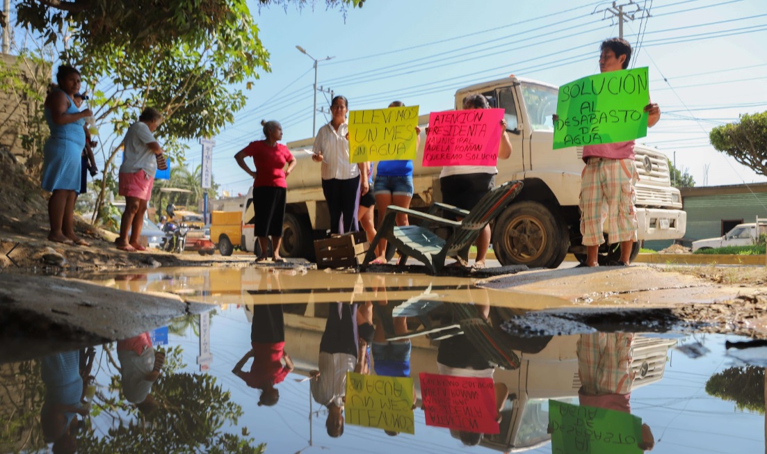 Foto: Pobladores de la colonia Miramar bloquearon la periferia del puerto de Acapulco debido a la falta de agua, 6 de febrero 2019. Cuartoscuro