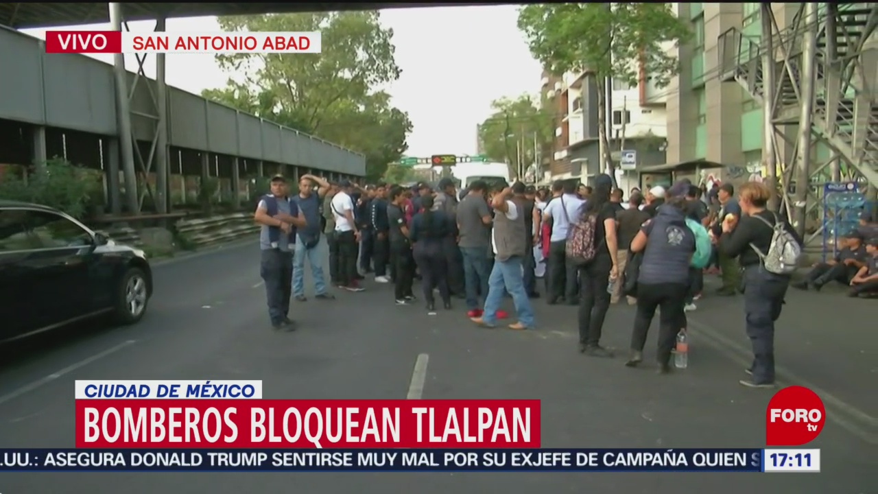 Foto: Bomberos que demandan pagos atrasados bloquean parcialmente Tlalpan en ambos sentidos