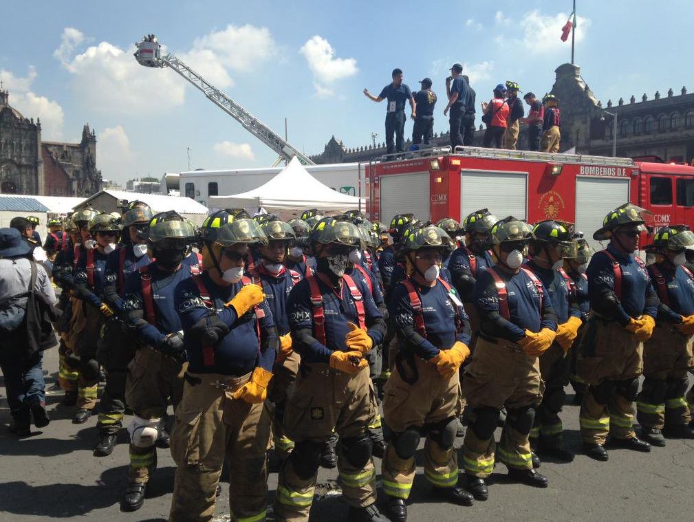 Director de bomberos ofrece ‘arreglo’ a víctimas de estafa por venta de plazas
