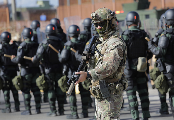 Foto:Agentes de la Patrulla Fronteriza y personal de Aduanas reciben capacitación por miembros del Ejército de EU, 7 marzo 2019
