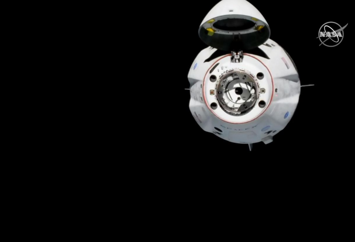 capsula dragon de spacex se acopla a estacion espacial internacional