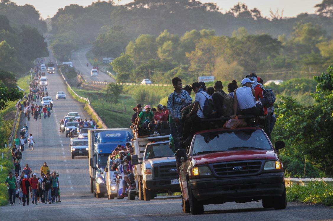 Nueva caravana de migrantes viaja con comité de salud en Chiapas