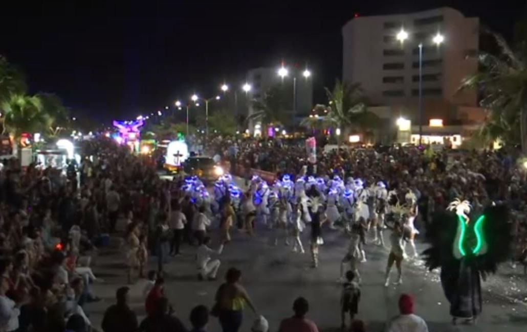 Foto: El primer Bando es uno de los paseos con mayor duración del Carnaval de Carmen, el 3 de marzo de 2019 (Noticieros Televisa) 