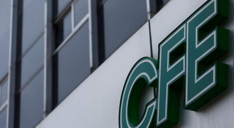 Sociedad civil atestiguó contratos ‘leoninos’ que dañan a CFE, dice AMLO
