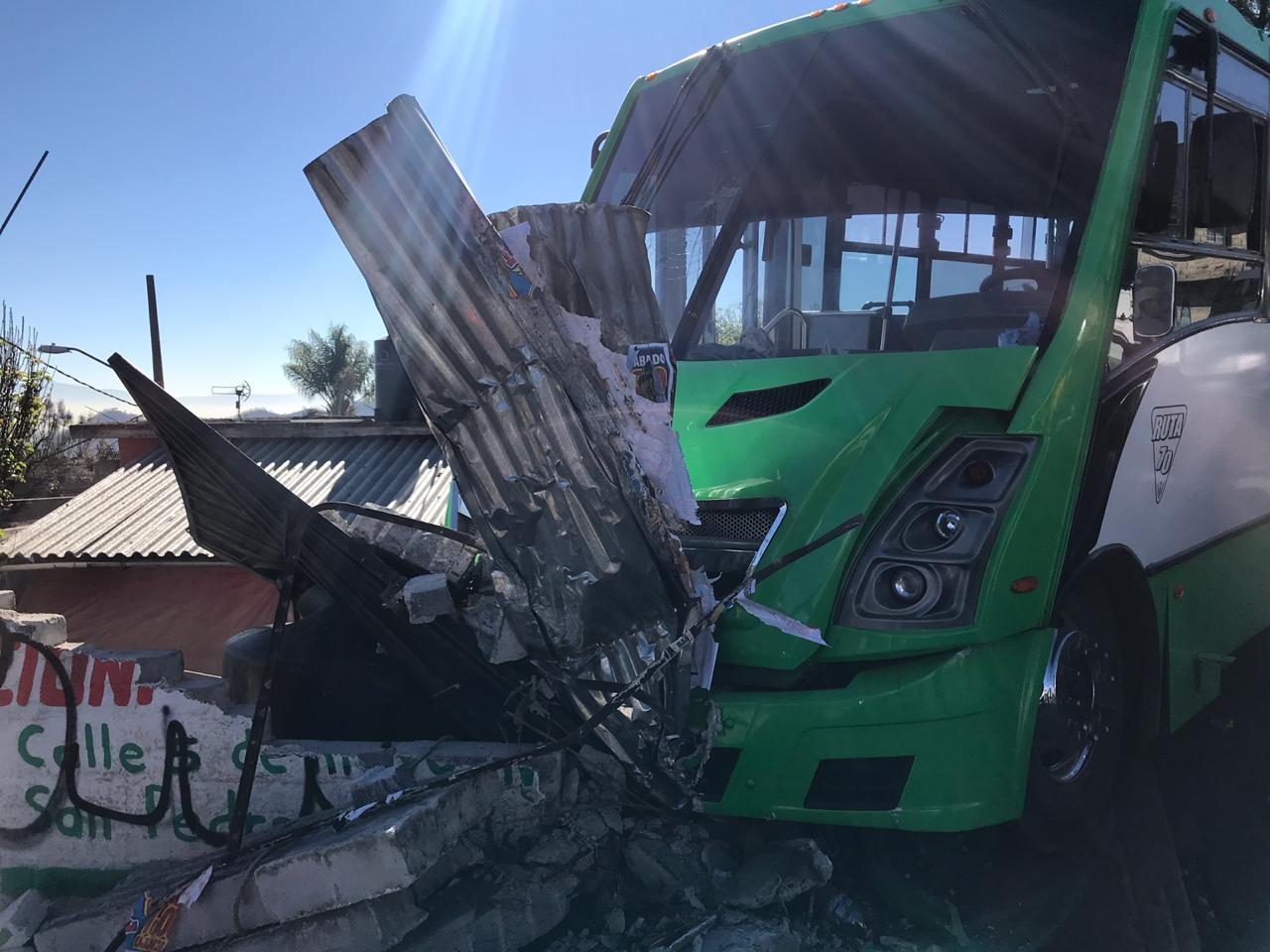 Choque de transporte público deja 14 heridos en carretera México-Cuernavaca