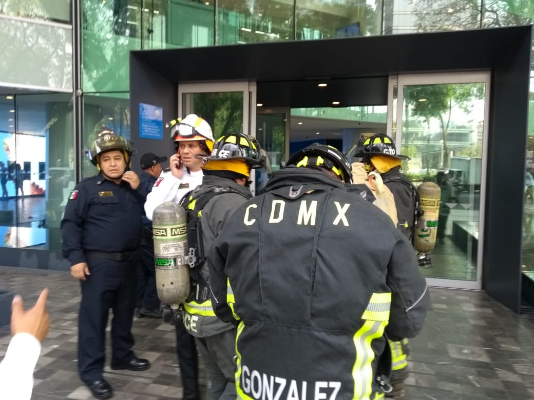 FOTO Se registra columna de humo en Torre Bancomer CDMX (S.Servín cdmx 14 marzo 2019
