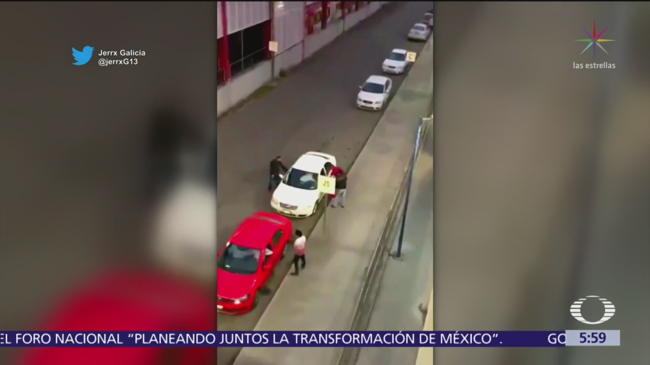 FOTO: Delincuentes roban automóvil mientras circulaba en Tultitlán, Edomex, 18 marzo 2019