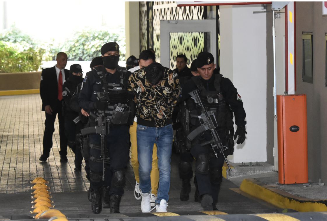 Foto: Alexis “N” y Ricardo Israel “N”, mejor conocidos como “El Alexis” y “Perki”, respectivamente, fueron detenidos el 1 de marzo en un condominio en Álvaro Obregón (Cuartoscuro)