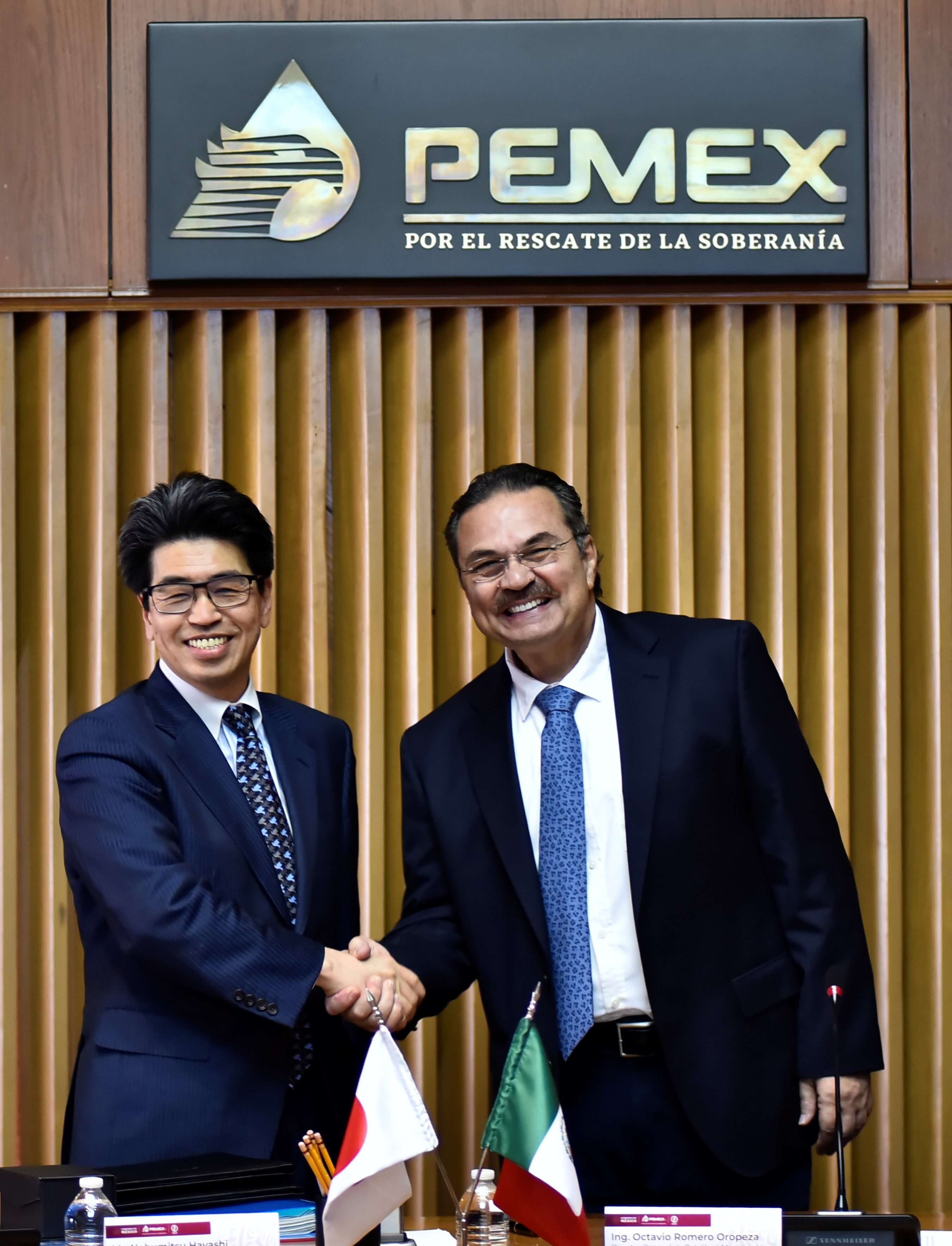 Pemex firma con banco japonés; promoverán áreas estratégicas