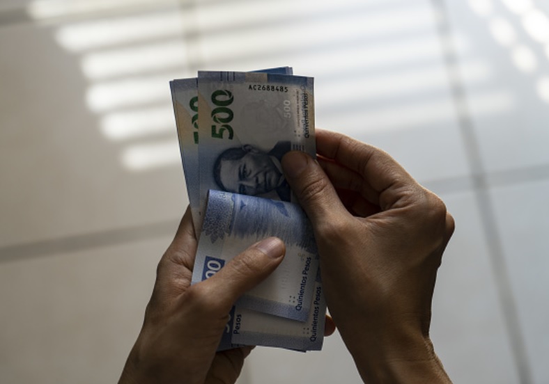 Foto: El dólar libre retrocede seis centavos en relación con el cierre previo, al venderse en un precio máximo de 19.60 pesos, marzo 13 de 2019 (Getty Images)