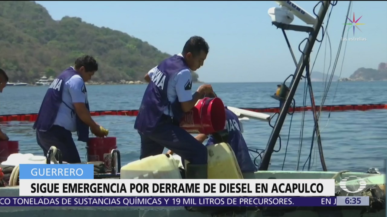 En Acapulco, trabajan para contener derrame por hundimiento de barco
