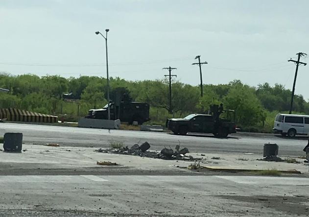 Foto: Soldados del Ejército Mexicano repelen la agresión de civiles armados en la autopista a Nuevo Laredo, 9 marzo 2019