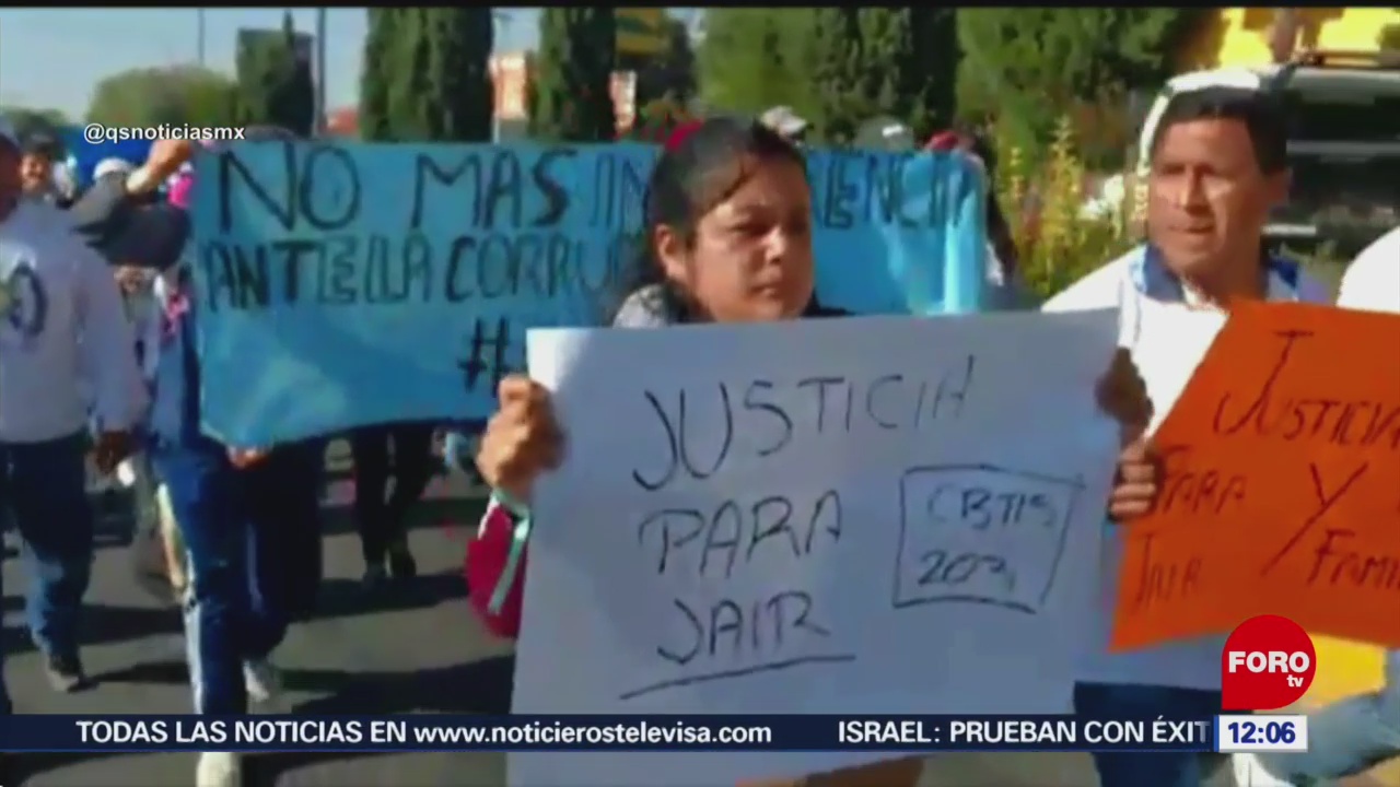 Estudiantes marchan en Metepec, Edomex, por compañero atropellado