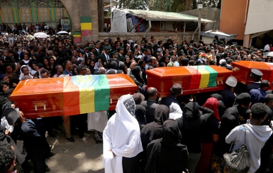 Foto: Se celebra una ceremonia fúnebre para las víctimas del accidente aéreo de Etiopía en la Catedral de la Santísima Trinidad en Addis Abeba, 17 de marzo de 2019 (Getty Images)