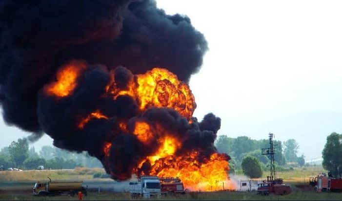 Foto: La explosión causó un derrame masivo de petróleo en Nembe, en el estado de Bayelsa, 2 marzo 2019