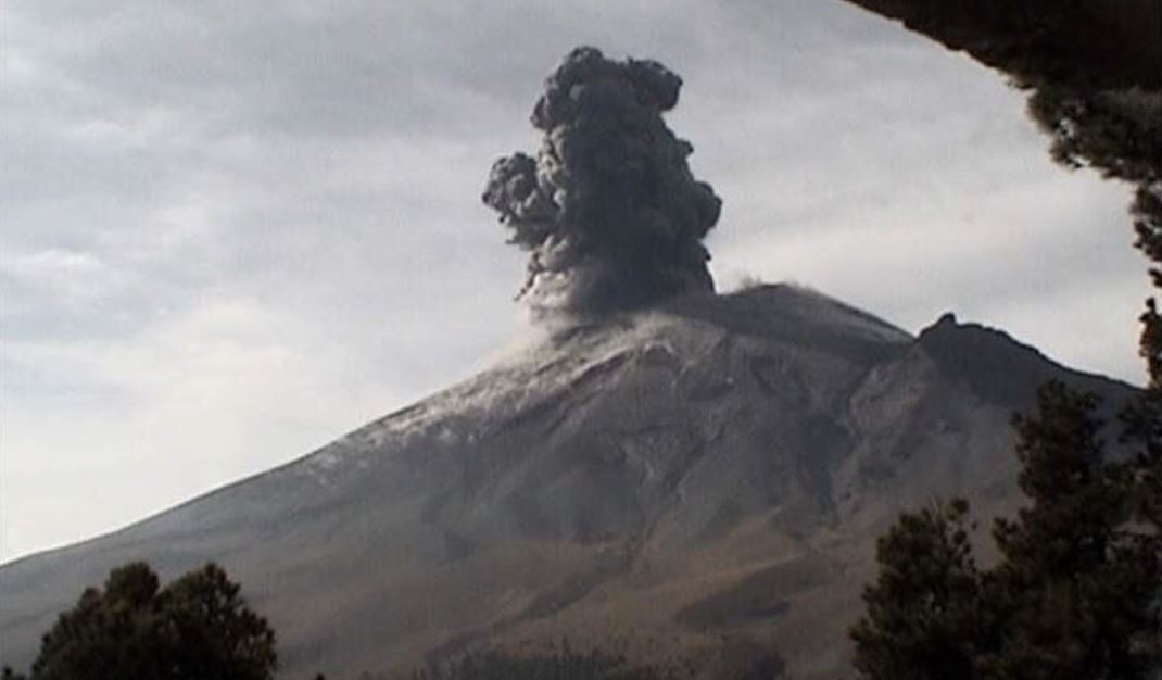 Foto: el volcán Popocatépetl arrojó una columna de ceniza este sábado, 16 marzo 2019