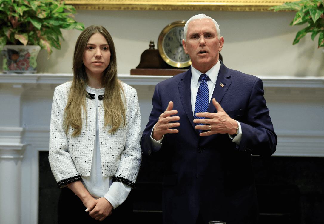 Foto: Fabiana Rosales y Mike Pence en la Casa Blanca, 27 de febrero de 2019, Washington, Estados Unidos
