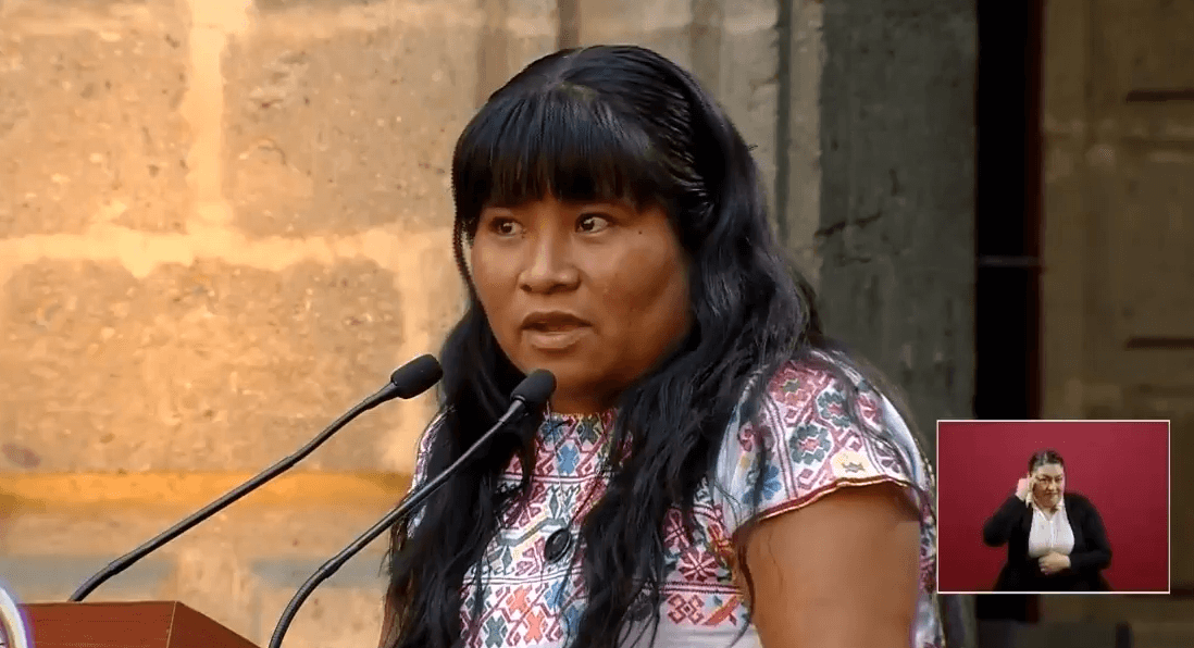 FOTO Felicitas Martínez Solano, miembro de una comunidad indígena de México, participó en el evento de Palacio Nacional por el 8 de marzo (YouTube 8 marzo 2019)