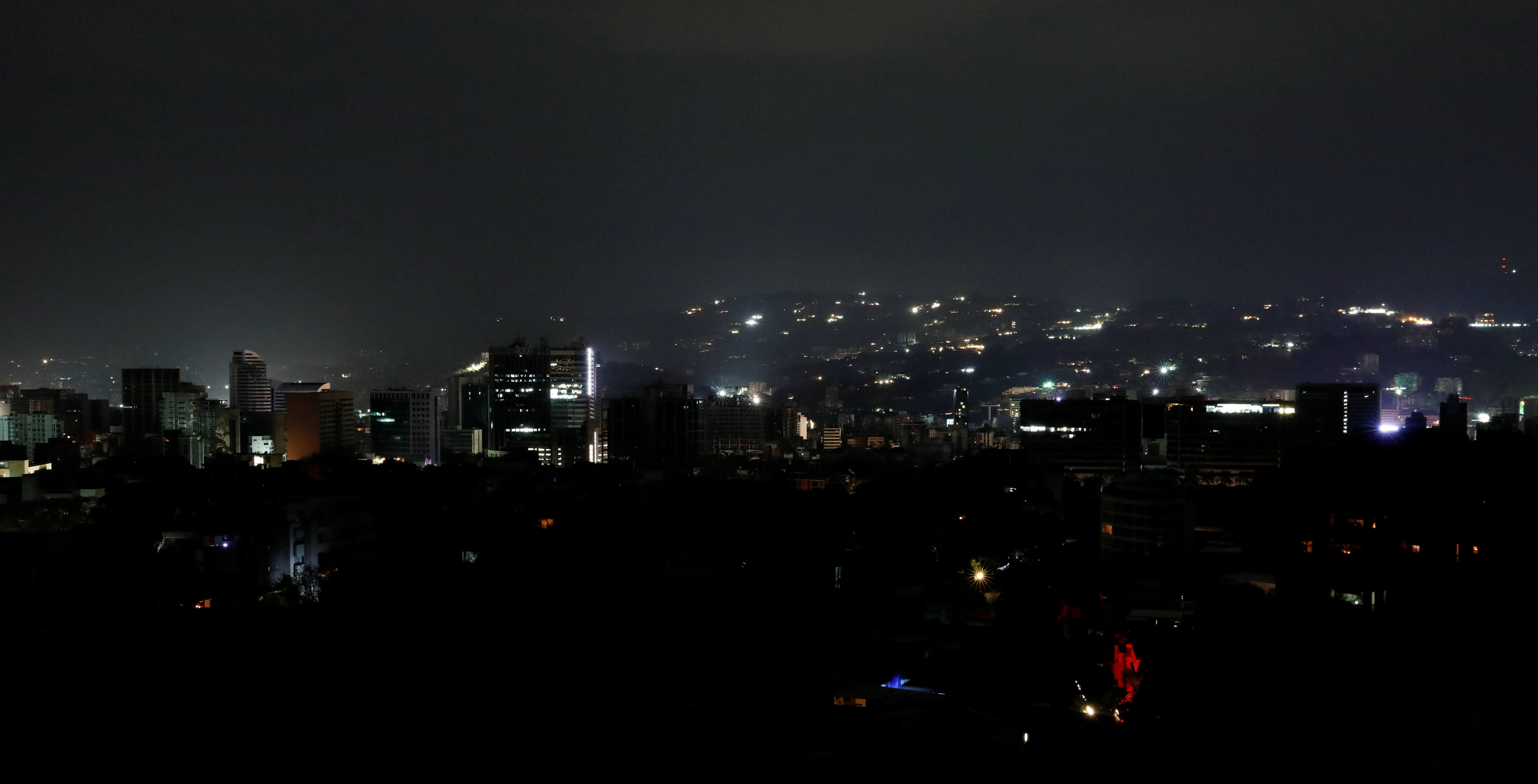 Foto: Imagen panorámica de la ciudad de Caracas, Venezuela, durante el apagó, el 7 de marzo del 2019