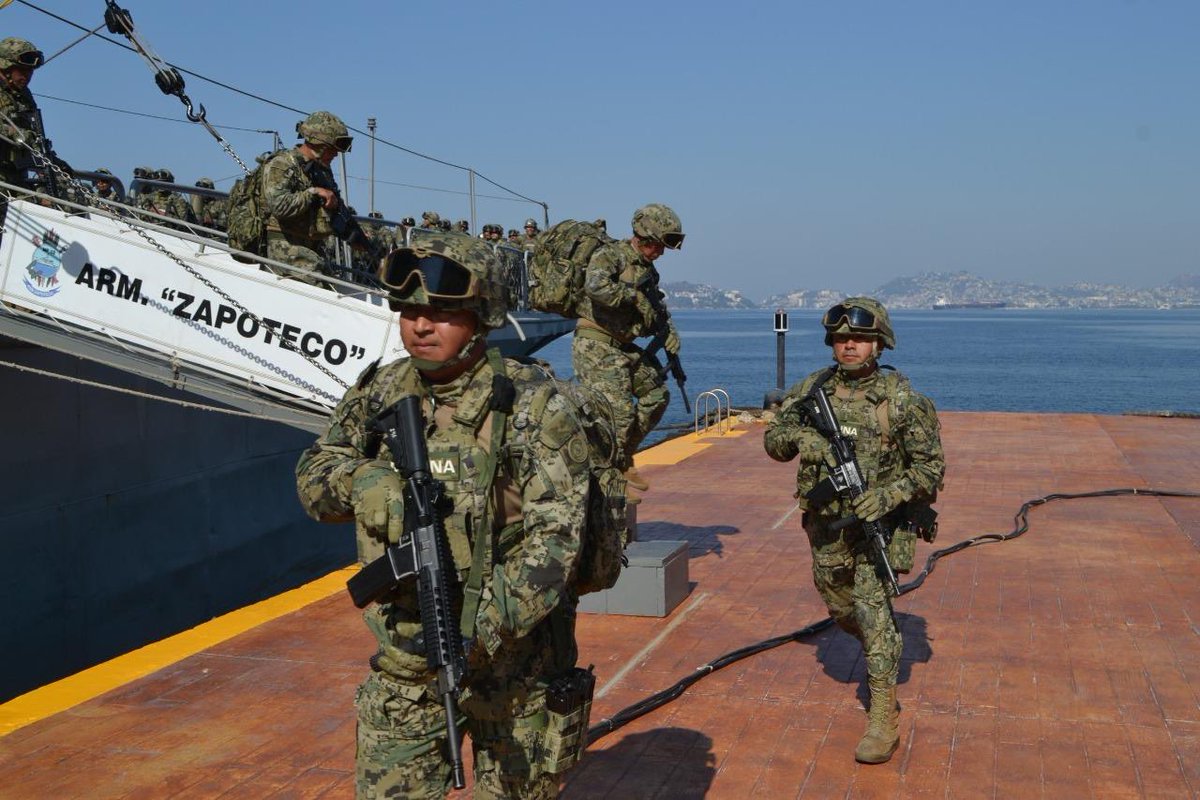Foto: Militares mexicanos descienden del buque “Zapoteco” en el puerto de Acapulco, Guerrero. El 28 de marzo de 2019