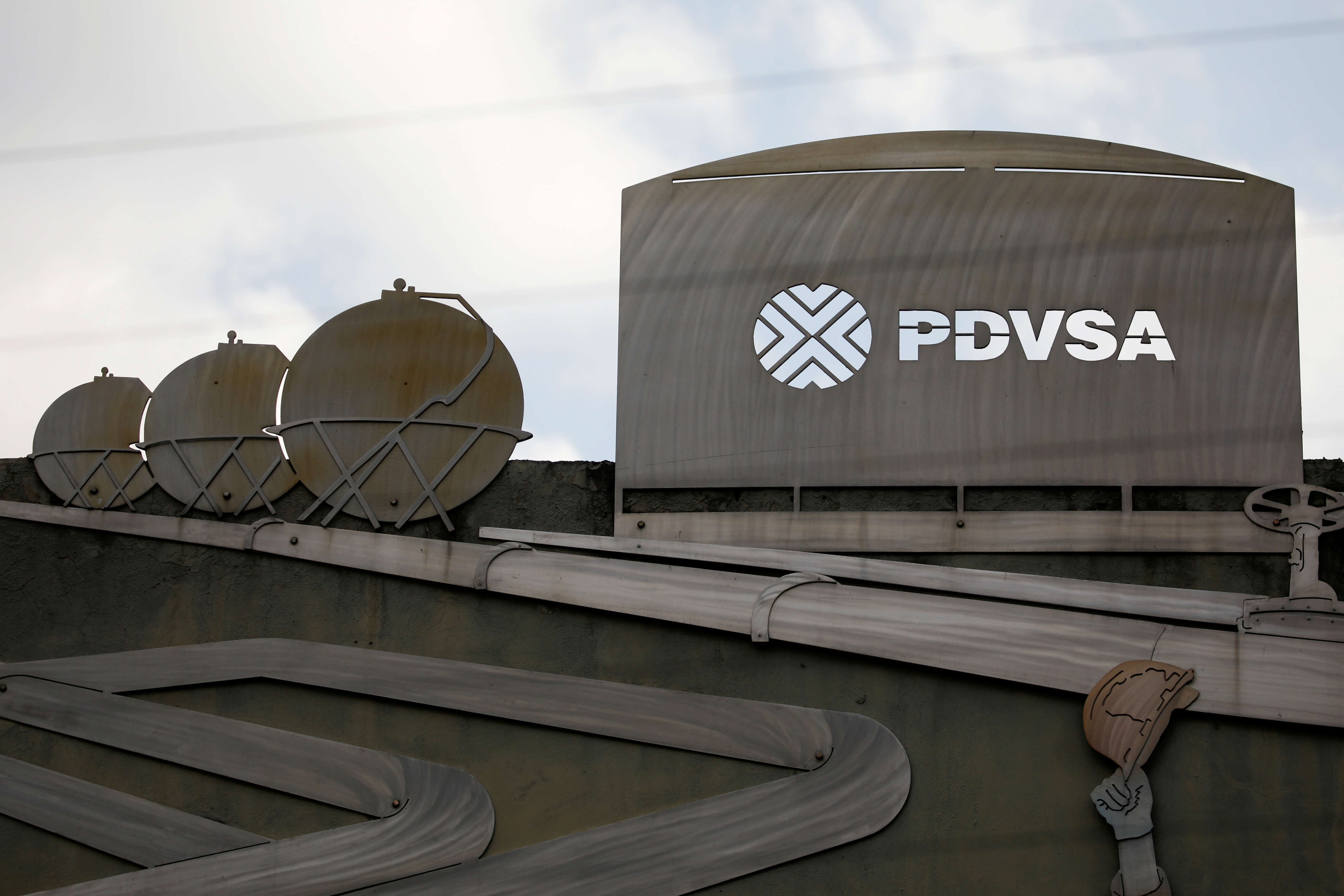 Foto: Ilustraciones de la Petrolera Estatal Venezolana (PDVSA) en una de sus sedes en la ciudad de Caracas, el 28 de enero del 2019