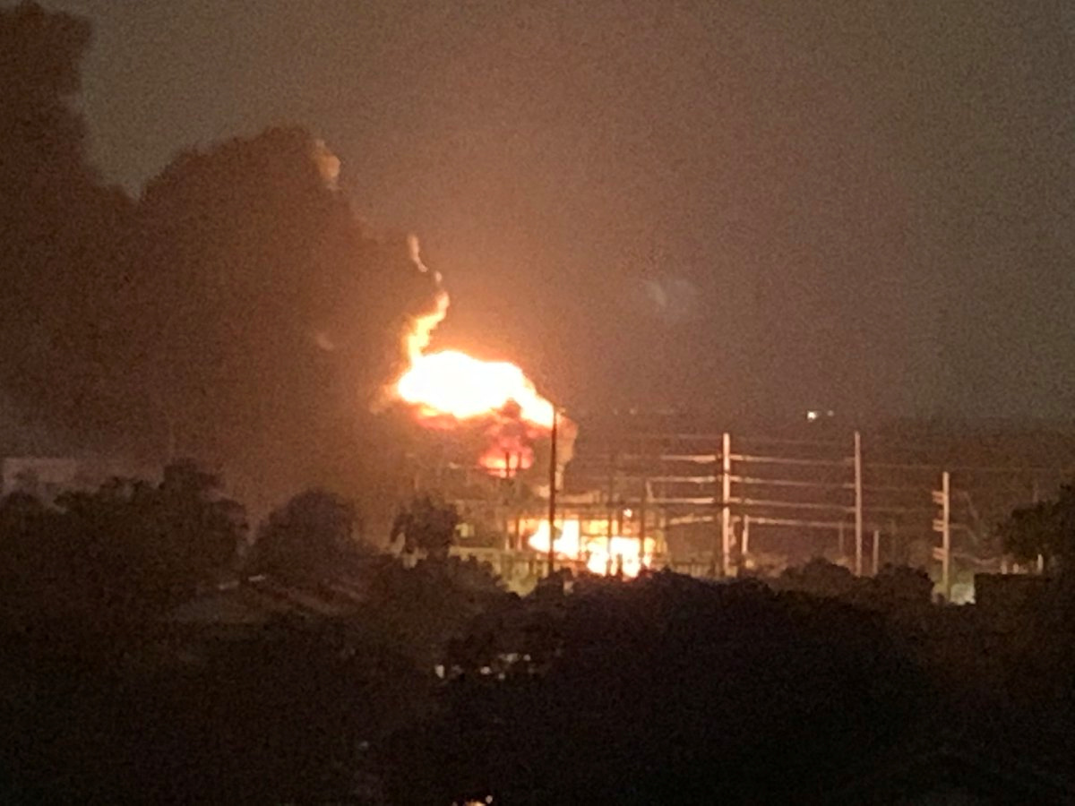 Foto: Un incendio en una subestación eléctrica en Fort Lauderdale, Florida, EEUU, deja sin luz a la ciudad. El 26 de marzo de 2019