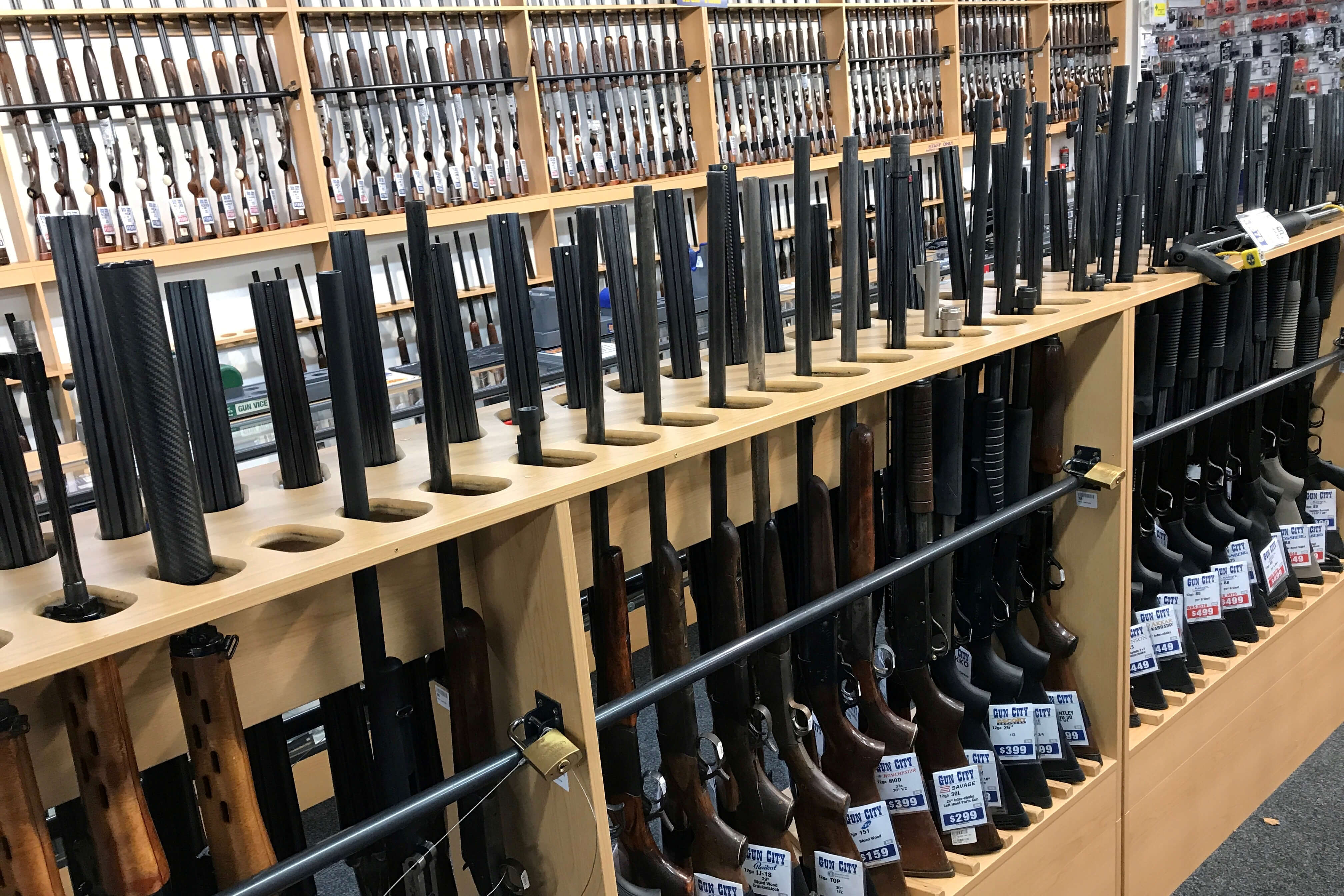 Foto: Fusiles a la venta en una armería en Gun City en Christchurch, Nueva Zelanda. El 19 de marzo de 2019