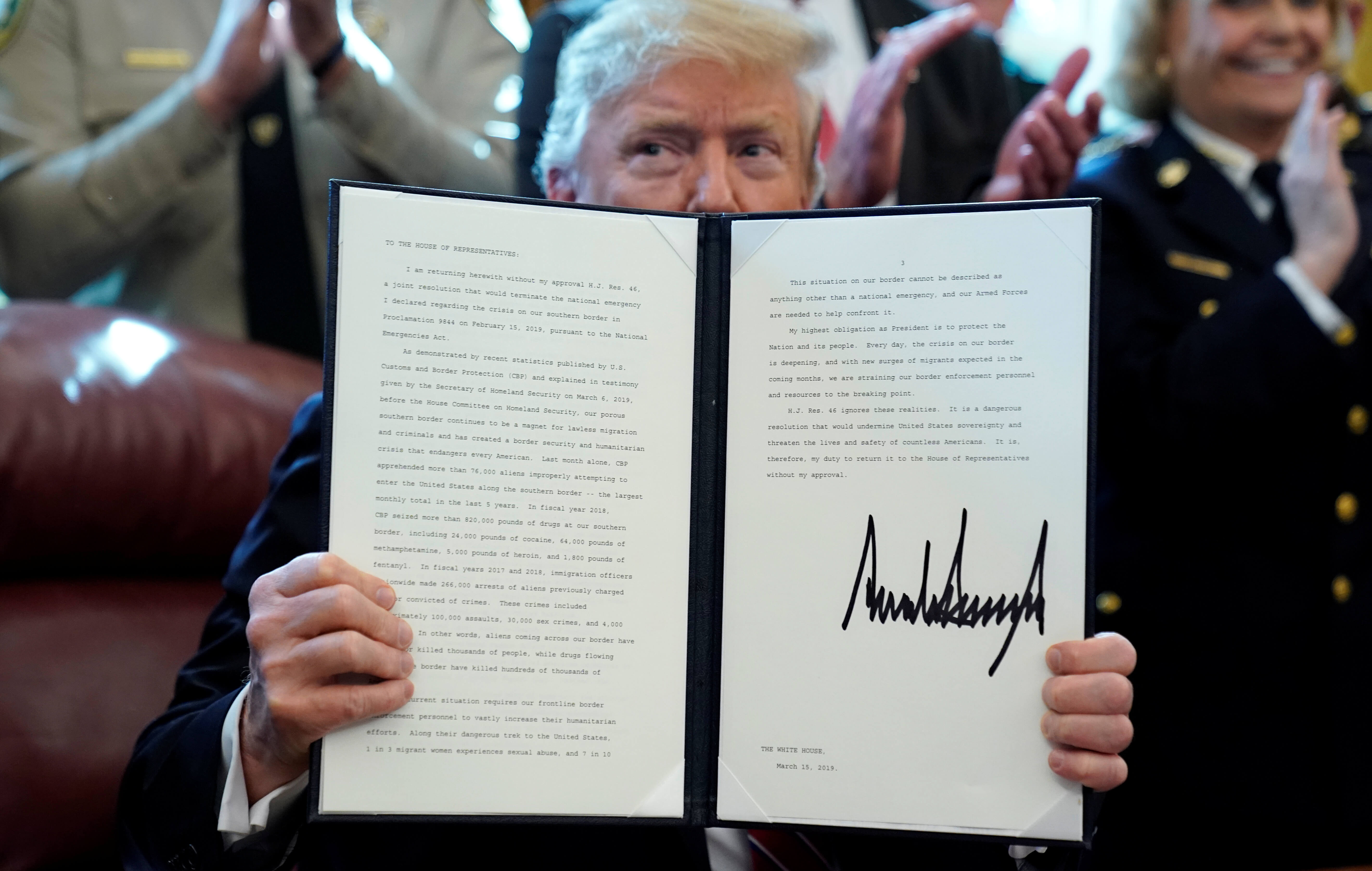Foto: El presidente de Estados Unidos, Donald Trump, sostiene su veto a la resolución del Congreso para poner fin a la declaración de emergencia. El 15 de marzo del 2019