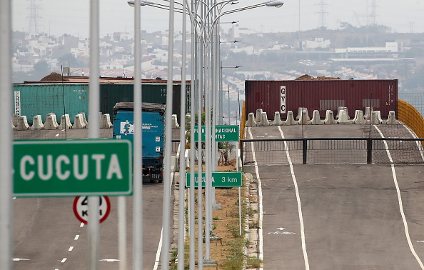 Foto: Autoridades venezolanas refuerzan seguridad en el Puente Tienditas en la frontera con Cúcuta, Colombia. El 23 de febrero de 2019