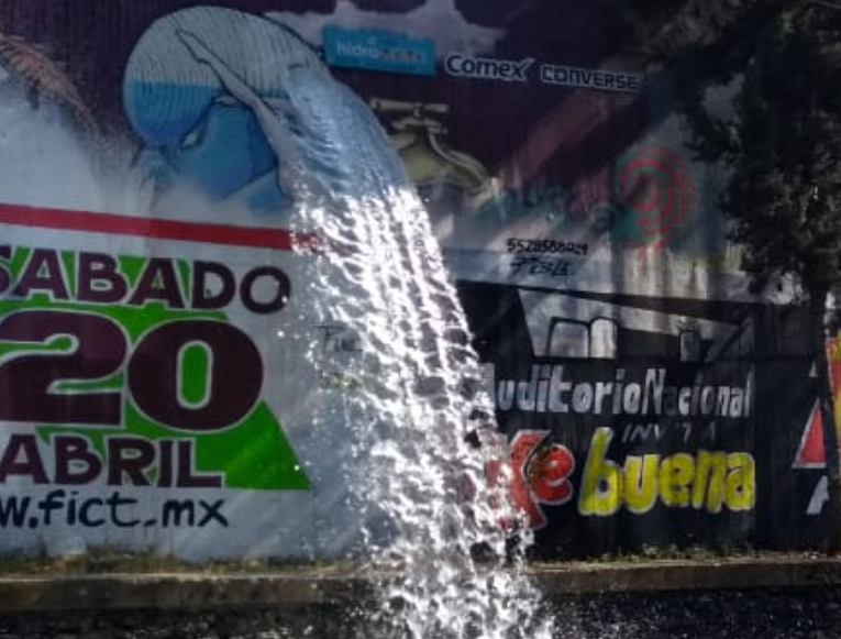 FOTO Se registra fuga de agua en instalaciones de Sacmex, sobre Periférico CDMX S.Servín 7 marzo 2019